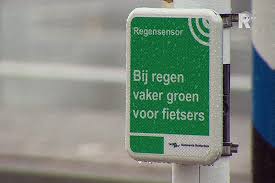 When It Rains Rotterdam S Bikers Get To Go Through Lights Faster Regen Groen