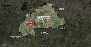 Une attaque terroriste a été perpétrée dans le village de solhan, dans la région du. Attaques Au Burkina Faso Le Gouvernement Decrete 48h De Deuil National Africanews