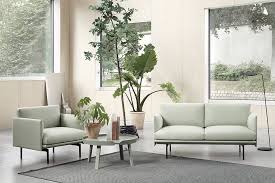 This sofa is ideal for compact spaces, is great value for money and never goes out of style. Sesshaft Werden Outline Studio Muuto Uberarbeitet Polstermobel Serie Schoner Wohnen