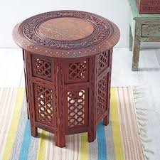 Petite Table Indienne En Bois Sculpte Decoration Artisanale Indienne Par Pankaj Boutique En Ligne Basee En Fr Deco Indienne Gueridon Bois Decoration Indienne