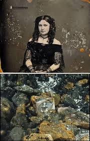 110-Year-Old Titanic Photo Found — And Experts Turn Pale When They Zoom In!  A century-old tragedy still speaks through the images it left behind —  photographs of luxury, routine, and fleeting human