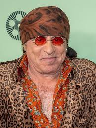 Does anyone know why Steven Van Zandt, from The Sopranos and Bruce  Springsteen's E-Street Band, is sitting