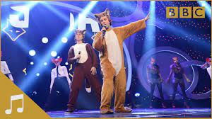 Busch gardens in williamsburg, virginia has done its best to answer this for us (and for ylvis). Ylvis The Fox Performing What Does The Fox Say Children In Need Bbc Youtube
