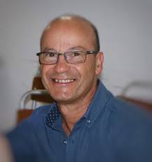 Dr. Victor Calvagna huwa l-ewwel konsulent Malti tat-tfal bil-kanċer. Dan  it-tabib għolla r-rata ta' fejqan għal 80%. Tabib sportiv li fl-aħħar  maratona XTERRA ġie l-ewwel, rebaħ medalja unika u ddedikaha lil Jake.