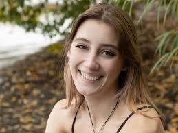 Deanna Linder's Instagram, Twitter & Facebook