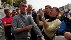 Czech prime minister andrej babiš removed his red strong czechia hat inspired by us president donald trump's make america great again cap from his . Andrej Babis Der Tschechische Donald Trump Politik Sz De