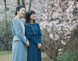 2ページ目 愛子さま18歳の 内面 と 将来の公務 天皇の娘たちの 恋愛と結婚 は何を変えたのか 文春オンライン 美智子妃 皇族 皇后美智子