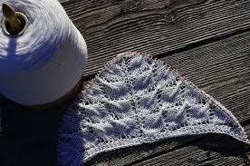 что можно связать крючком в подарок на новый год Chyornaya Kruglaya Salfetka Kryuchkom V 2020 G Vyazanye Shapki Russkie Vyazanie Vyazat Kryuchkom