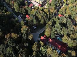 · 230 locuri de cazare; Radio Romania International Themenparks Arsenal Park In OrÄstie Ausgebaut