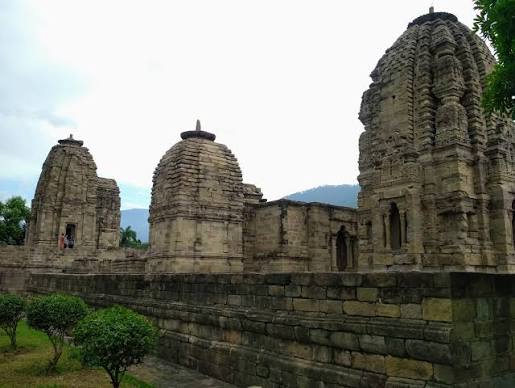 Amritsar to Udhampur Taxi Service