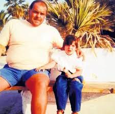 Usta oyuncu rasim öztekin'in kızı pelin öztekin, iki yıl önce geçirdiği tüp mide ameliyatı sayesinde 153 kilodan 70 kiloya düştü. Son Dakika Rasim Oztekin In Kizi Pelin Oztekin Den Duygusal Aciklamalar Magazin Haberleri Milliyet