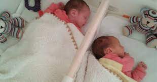 Gemelli Dormire Insieme Perche No Http Www Culla Sospesa It Product 4 Culla Gemellare Html Kids Rugs Bassinet Home Decor