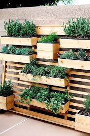 Esse Jardim Vertical De Pallet E Uma Grande Inspiracao Jardines Verticales Jardines Huerto En Casa