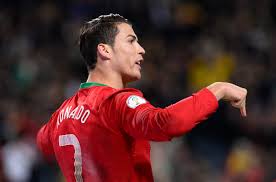It does, when portugal played n.ireland the fans did the same thing. Video Cristiano Ronaldo Scores World Class Hat Trick As Portugal Beat Sweden To Clinch 2014 World Cup Finals Berth Caughtoffside