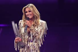 Helene fischer is a very famous entertainer, singer, actress and also a tv presenter. Helene Fischer Maskierte Manner Brachen In Ihr Haus Ein