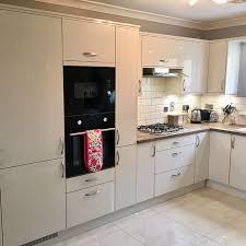Check spelling or type a new query. Lumina Mussel With Highland Oak Worktops Real Kitchens Stunning Kitchens Designed By Experts Sigma 3