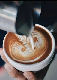 Kaffee Aus Einzigartigem Rebenholz Rostverfahren Mit Ausgewahlten Kaffeebohnen Aus Ausgesuchten Provenien In 2020 Coffee Queen Morning Coffee Drinks Coffee Shop Design