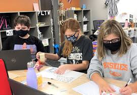 Four Heights Middle School Robotics teams qualify for VEX Robotics World  Championship Tournament