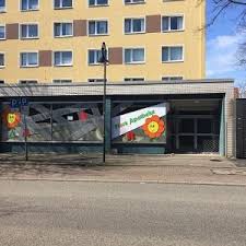 Die schwanen apotheke die schwanen apotheke wurde 1716 durch preußisches privileg gegründet und befindet sich derzeit in 16. Der Anfang Flora Apotheke