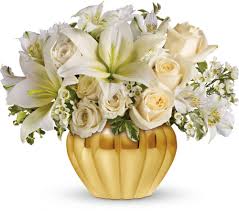 But when you're organizing an important milestone like a 50th wedding anniversary, you don't have time to learn complicated design software just so you can make invitations. Teleflora S Touch Of Gold Wedding Anniversary Centerpieces Anniversary Centerpieces 50 Wedding Anniversary Centerpieces