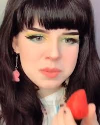 YeahImCaroline does the LEMON...