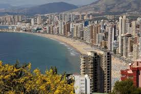 In spanien bezeichnet der begriff levante (spanisch für die himmelsrichtung „osten, abgeleitet vom sonnenaufgang, von levantarse, „aufgehen) die ostküste der iberischen halbinsel und ihr hinterland, besonders die küstenlandschaften der früheren königreiche valencia und murcia. 2 Schlussel Hotel Levante Complex Apartamentos In Benidorm Benidorm Costa Blanca Spanien