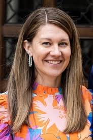 Elizabeth Crayton's Instagram, Twitter & Facebook