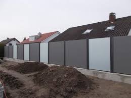 Sichtschutzanlage Aus Aluminium Und Glas Farbe Graualuminium Und Db 703 Gartengestaltung Sichtschutz Aluminium Sichtschutz Garten