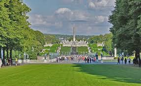 On peut y aller en tram ou sans doute en bus, nous avons choisi nos pieds ! Frogner Park Kasadoo