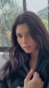 Larissa Kays's Instagram, Twitter & Facebook