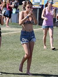 High Flying Paris Hilton Picture Celebrities Caught Smoking Abc News