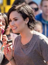 Held live from los angeles, calif. Demi Lovato S Short Haircut Celebrity Beauty Ideas Glamour