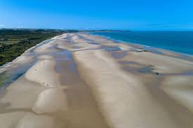 Cette plage qui figure dans liste de l'unesco des plus belles plages du monde est tout simplement un paradis sur terre. Les 10 Plus Belles Plages De France En 2019