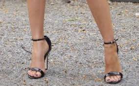 She joins our list of best celebrity feet with the most beautiful feet. Meghan Markle Has The World S Most Beautiful Feet While Emma Watson S Are Near Perfect According To Golden Ratio