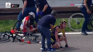 Cavagna colto in una caduta massiccia, bardet si accaparra un posto in generale. Ciclismo Giro D Italia Startlist Ritirati E Squalificati Dalla Giuria Eurosport