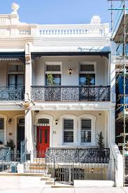 There Is Some Hint Of A French Townhouse To The Mcmahons Point Residence Terrace House Exterior Victorian Terrace House Townhouse Exterior