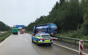 Z401t2b, z751t2b, z152t2b, z222t2b, z751t4b, z152t4b, z222t4b, z402t4b. Pol Del Autobahnpolizei Ahlhorn Verkehrsunfalle Auf Der Autobahn 29 Sperrung Presseportal