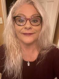 What hairstyle and color would look good