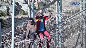 Valla fronteriza entre melilla y marruecos europa. Intento De Salto Masivo A La Valla De Ceuta Youtube