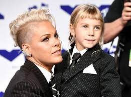 Pink, willow sage hart, 2021 billboard music awards, billboard music awards, show as a little girl, i always dreamed about being a singer and sharing my love of music with the world, she said in. Pink S Daughter Willow Hart Brings Christmas Cheer During Disney Singalong Show