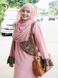 Belacan is a condiment made of geragau (krill) that has been salted, dried and fermented, and is an essential ingredient in peranakan and malay cuisine. Syafiqahhashimxoxo What I Wear As They Called It Pink Belacan For 2nd Raya 2016