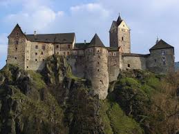 Loket Castle Czech Republic It Is A 12th Century Gothic Style Castle Located About 12 Km From Karlovy Vary On A Mass Castle Medieval Castle Beautiful Castles