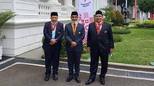 Fadli zon, s.s., m.sc., gelar datuak bijo dirajo nan kuniang (lahir di jakarta, indonesia, 1 juni 1971; Dapat Penghargaan Tanda Jasa Dari Presiden Jokowi Fadli Zon Mengangguk Fahri Hamzah Tertawa Tribun Kaltim