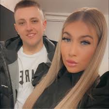 Hi guys, I'm new to Sheffield area and I need to get some headshots done  for my portfolio. Can anyone recommend anyone xx