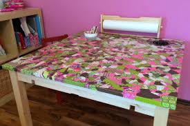 Diy beistelltisch mit marmorplatte ikea hack coucht, wow was für ein hacks kinder dieser tisch ist wirk, lego fürs kinderzimmer selber bauen ideen to, housesisters aus dem ikea, lack und wohnzimmert, coffee tables turned cute little kit, kallax dj table setup pinterest avec b. Diy Basteltisch Fur Kinder Anleitung Im Landchenlust Blog