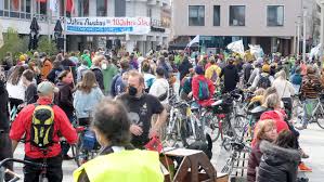Fff — die abkürzung fff steht für: Rund 250 Fff Demonstranten Protestierten Gegen Den Ausbau Des Frankenschnellwegs Nurnberg Nordbayern