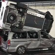 Servicios y soluciones para tu negocio. Daimler Ag Ex Mitarbeiter Zerlegt Mit Bagger 50 Nagelneue Mercedes Benz Stuttgart