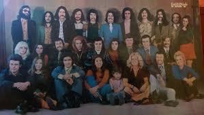 Butun Kizlar Toplandik 1 Ulusal Emirgan Dondurma Yeme Yarismasi Hatira Fotosu Zafer Dilek Cem Karaca Yasemin Kumral Asu Maralman Taner Kizlar Serif Ayi