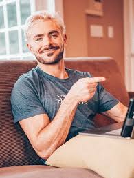 Cloud star's new beard—or wanna take a razor to his face? Zac Efron News On Twitter You Guys Have Voted Zac With A Stubble Beard Is Better Than Zac With A Full Beard