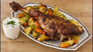 Fac acasa paine, preparate din carne, umplu bors, fac tot felul de conserve pentru iarna. FripturÄ De Miel MarinatÄ In Sos De Iaurt Cu Usturoi Laura LaurenÈiu Youtube